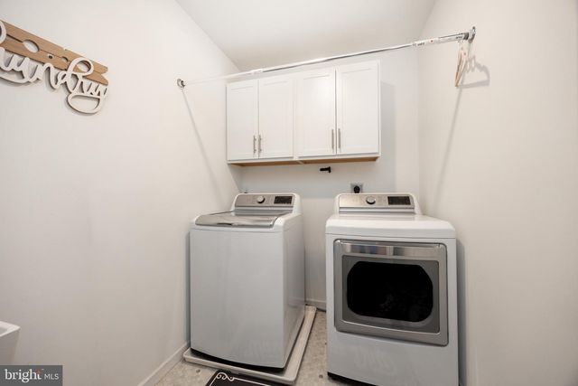 25 S BRICK LN, Elverson, PA 19520