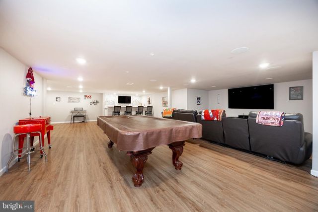 25 S BRICK LN, Elverson, PA 19520