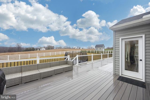 25 S BRICK LN, Elverson, PA 19520