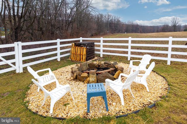 25 S BRICK LN, Elverson, PA 19520