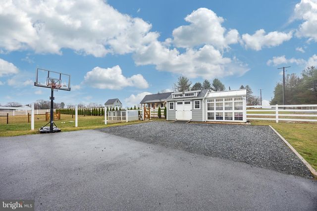 25 S BRICK LN, Elverson, PA 19520