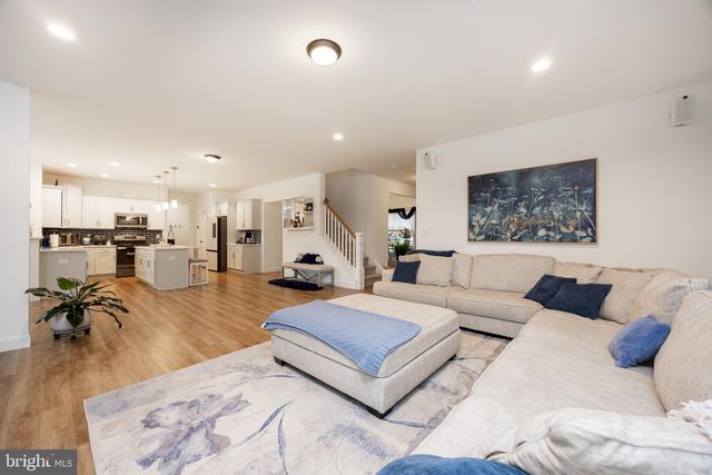 25 S BRICK LN, Elverson, PA 19520