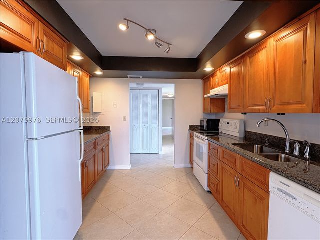 800 Parkview Dr 909, Hallandale Beach, FL 33009
