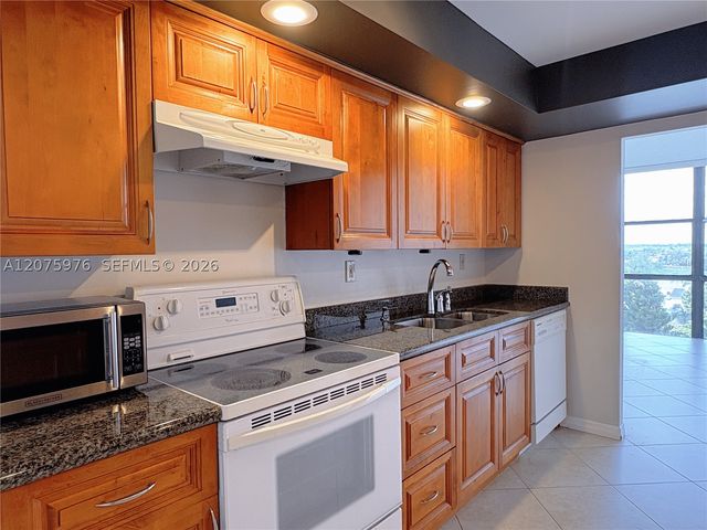 800 Parkview Dr 909, Hallandale Beach, FL 33009