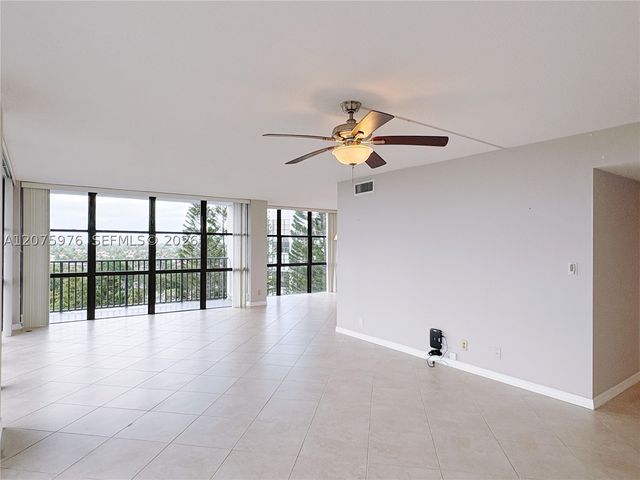 800 Parkview Dr 909, Hallandale Beach, FL 33009