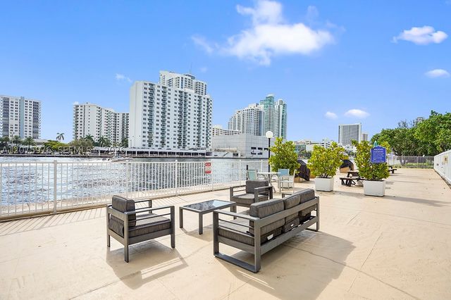 800 Parkview Dr 909, Hallandale Beach, FL 33009