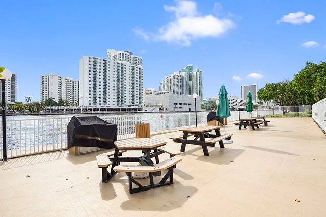 800 Parkview Dr 909, Hallandale Beach, FL 33009