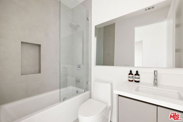 1227 N Formosa Avenue 2, West Hollywood, CA 90046