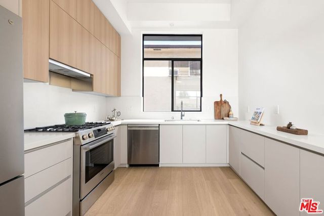 1227 N Formosa Avenue 2, West Hollywood, CA 90046