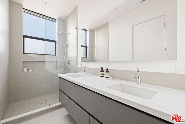 1227 N Formosa Avenue 2, West Hollywood, CA 90046