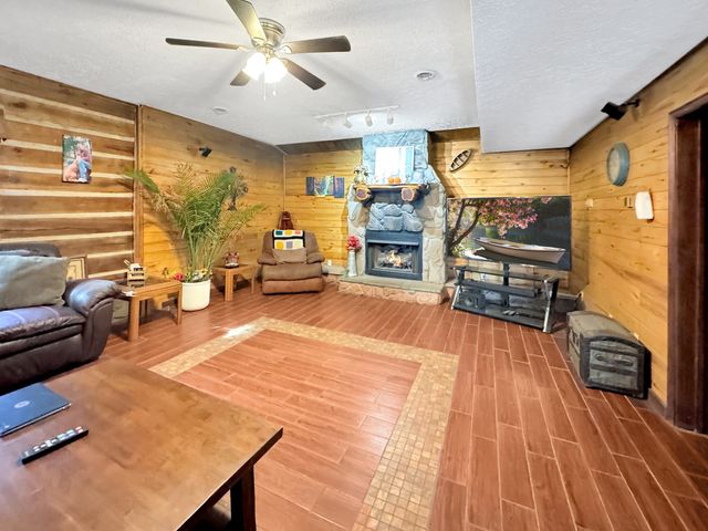 480 Hickman Shores Rd, Dover, TN 37058
