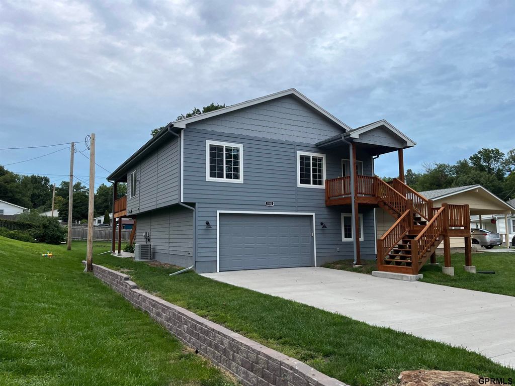 1010 Avenue E, Plattsmouth, NE 68048