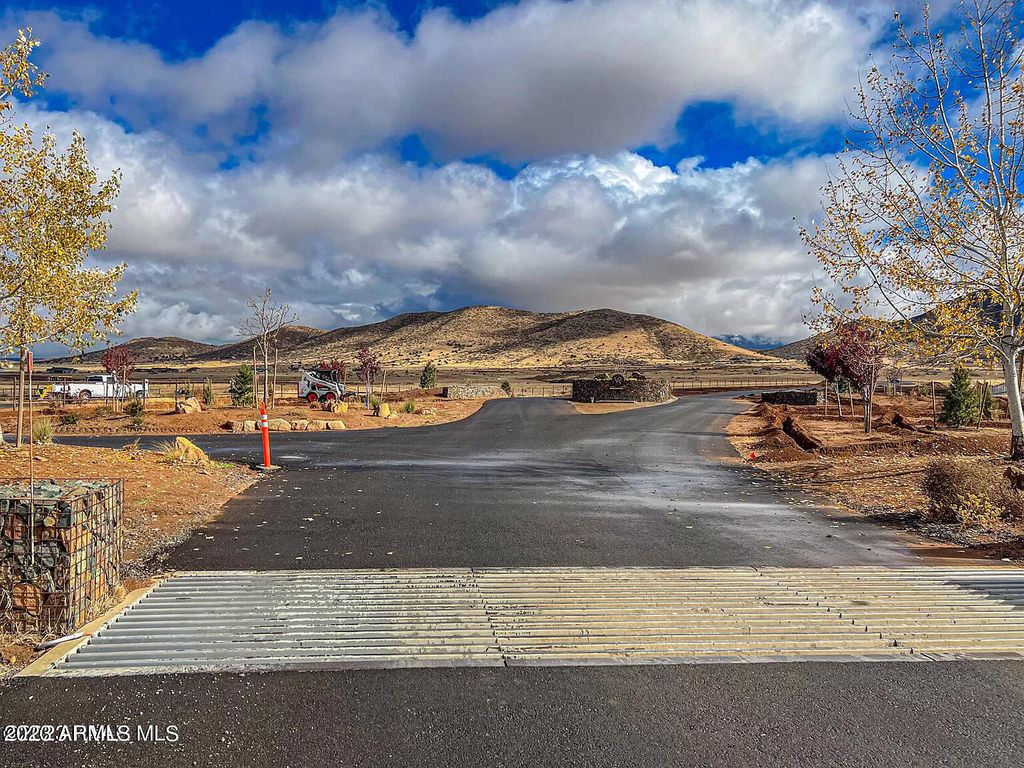 Image 2 of property listing at 10690 E Woven Gold Way 54, Prescott Valley, AZ 86314