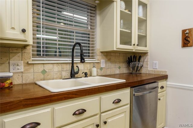 2715 Forest, Northport, AL 35476