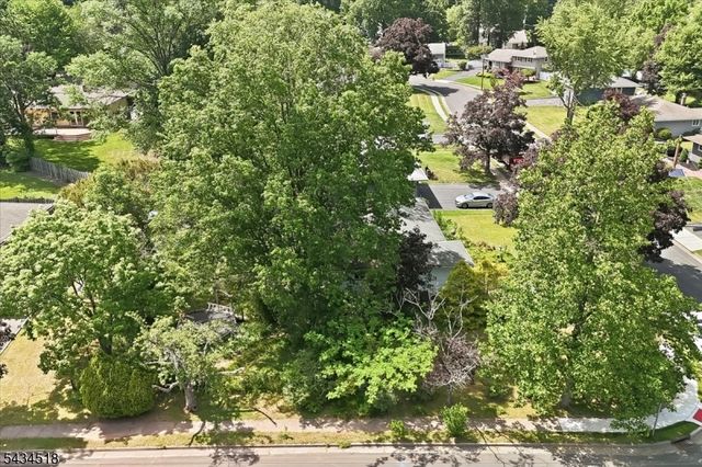 160 Hayes Ave, Clark Twp., NJ 07066