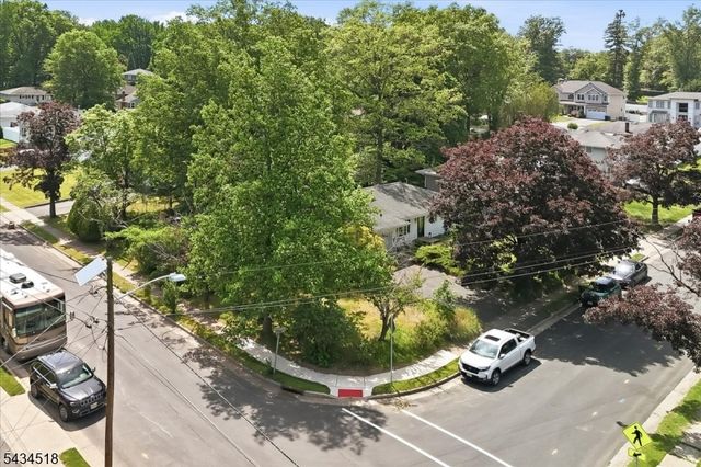 160 Hayes Ave, Clark Twp., NJ 07066
