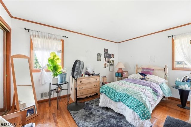 160 Hayes Ave, Clark Twp., NJ 07066