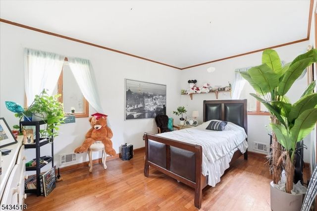 160 Hayes Ave, Clark Twp., NJ 07066