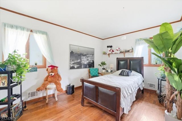 160 Hayes Ave, Clark Twp., NJ 07066