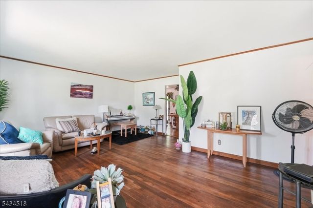 160 Hayes Ave, Clark Twp., NJ 07066