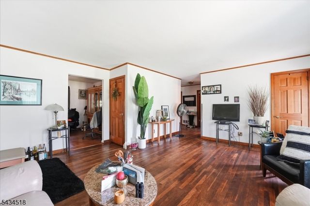 160 Hayes Ave, Clark Twp., NJ 07066