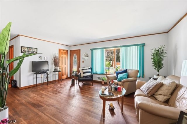 160 Hayes Ave, Clark Twp., NJ 07066