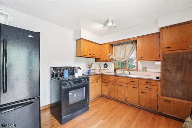 160 Hayes Ave, Clark Twp., NJ 07066