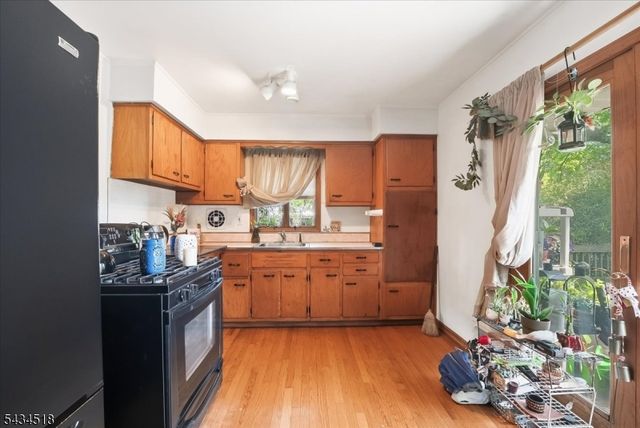 160 Hayes Ave, Clark Twp., NJ 07066