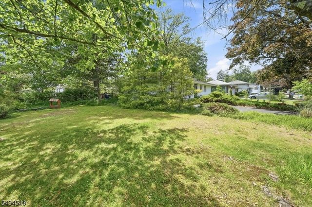 160 Hayes Ave, Clark Twp., NJ 07066