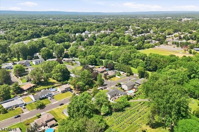160 Hayes Ave, Clark Twp., NJ 07066
