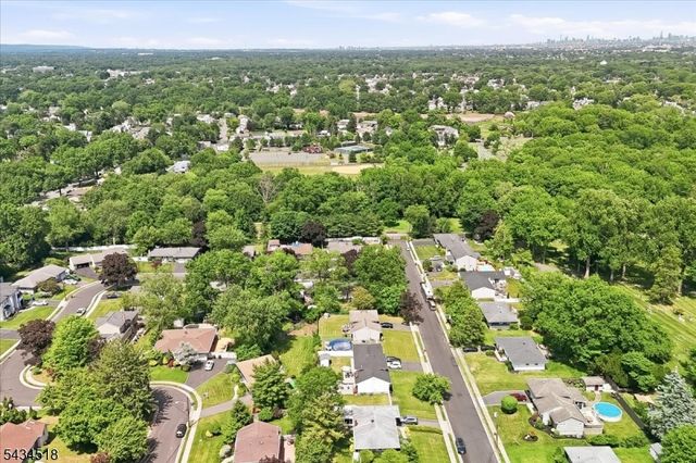 160 Hayes Ave, Clark Twp., NJ 07066