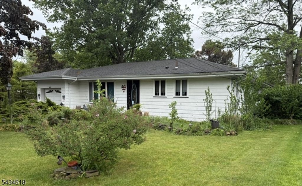 160 Hayes Ave, Clark Twp., NJ 07066