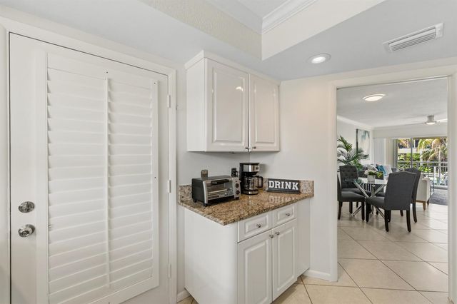 68 YACHT CLUB Drive 20, North Palm Beach, FL 33408