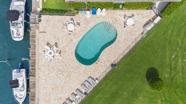 68 YACHT CLUB Drive 20, North Palm Beach, FL 33408