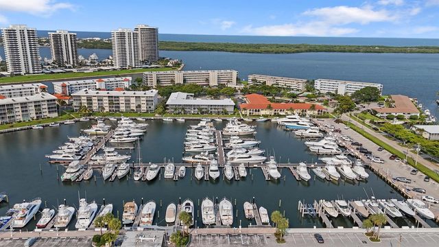 68 YACHT CLUB Drive 20, North Palm Beach, FL 33408