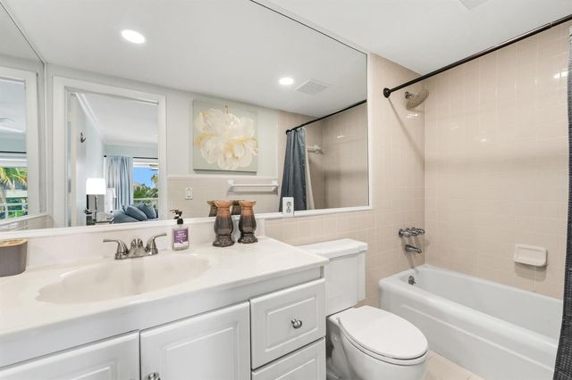 68 YACHT CLUB Drive 20, North Palm Beach, FL 33408