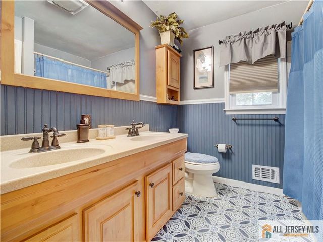 16 Marlow Road, East Brunswick, NJ 08816