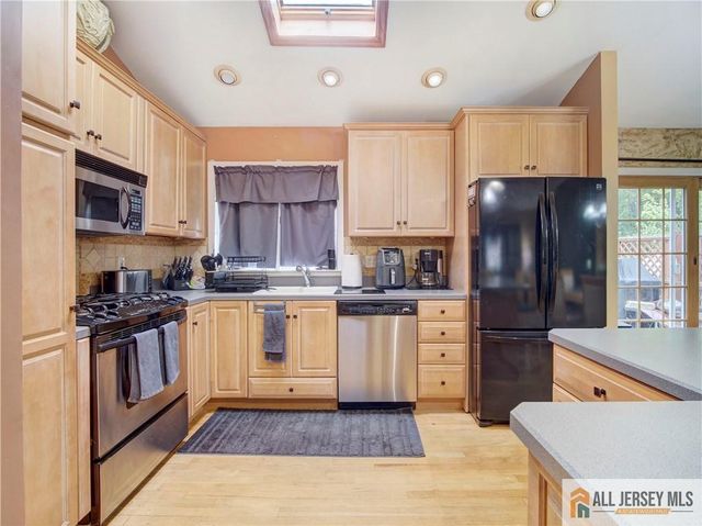 16 Marlow Road, East Brunswick, NJ 08816