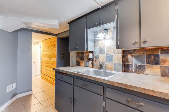 1024 S Vassar St, Wichita, KS 67218