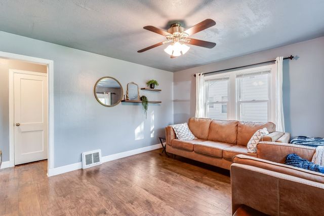 1024 S Vassar St, Wichita, KS 67218