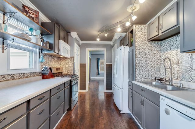 1024 S Vassar St, Wichita, KS 67218