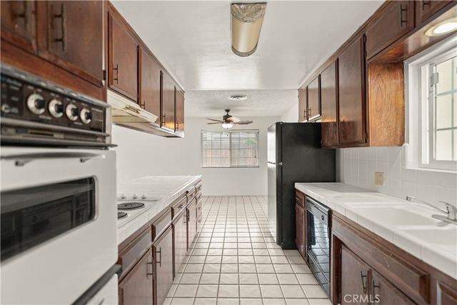 2504 Sutton Place, Bakersfield, CA 93309