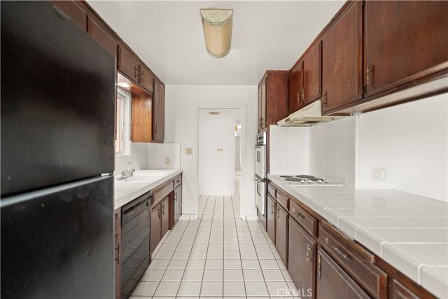 2504 Sutton Place, Bakersfield, CA 93309