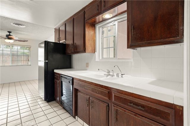 2504 Sutton Place, Bakersfield, CA 93309