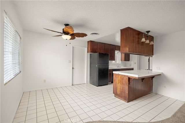 2504 Sutton Place, Bakersfield, CA 93309