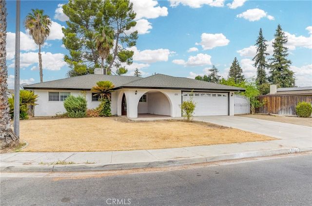 2504 Sutton Place, Bakersfield, CA 93309