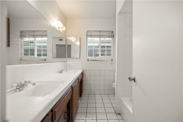 2504 Sutton Place, Bakersfield, CA 93309