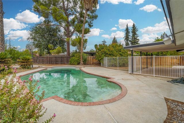 2504 Sutton Place, Bakersfield, CA 93309