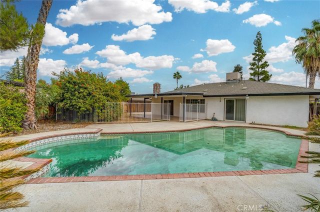 2504 Sutton Place, Bakersfield, CA 93309