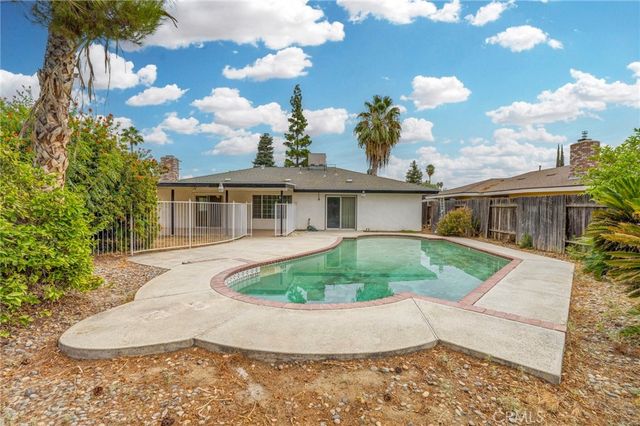 2504 Sutton Place, Bakersfield, CA 93309